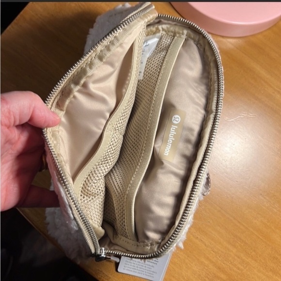 Lululemon Everywhere Fleece belt bag Natural Ivory/Trench color - Picture 8 of 8